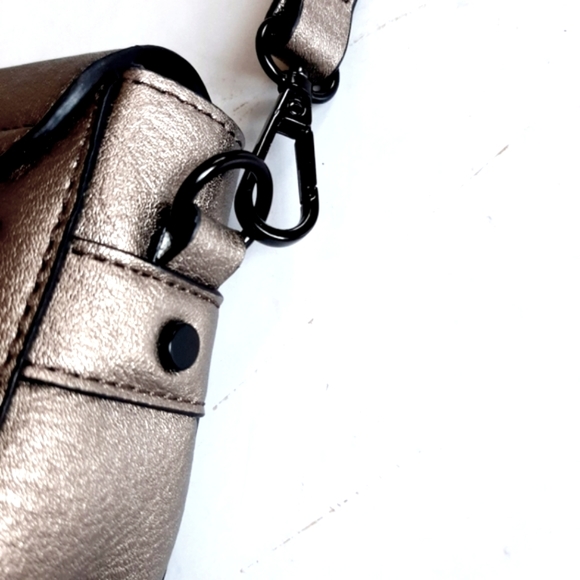 Lily & Ivyi Crossbody Bag - Picture 7 of 10